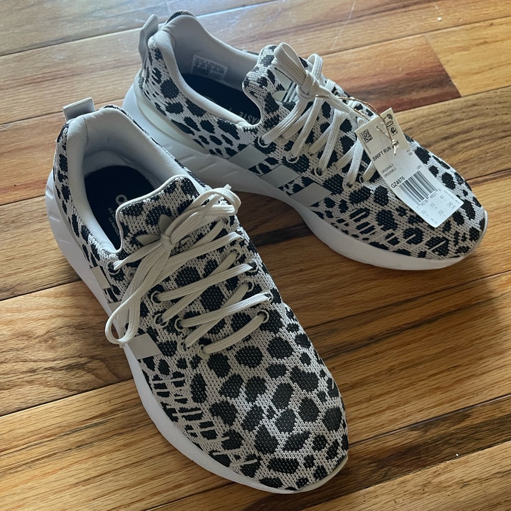 NWT Adidas Swift Run 22 W